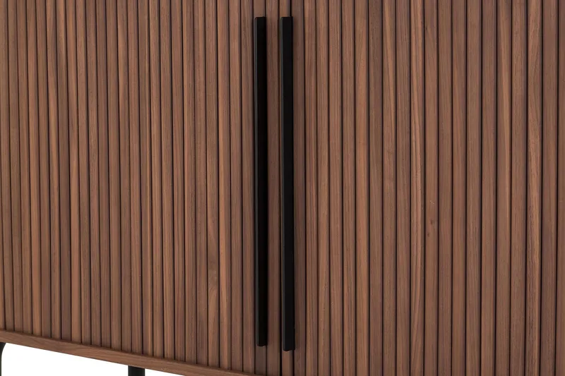 Noira Smalt Sideboard Ribbad Valnöt 150x45 cm - Valnöt / Brun - Products - Förvaring - Förvaringsmöbler - Sideboard & skänk