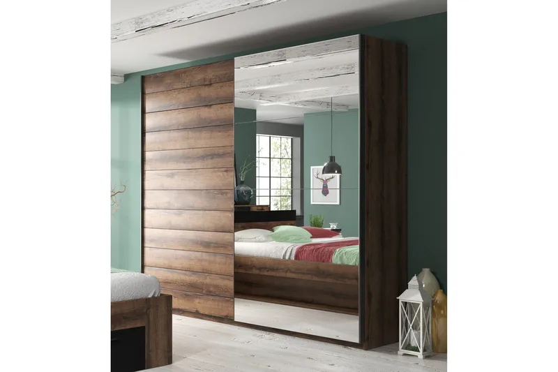 Joannie Garderob, Trä