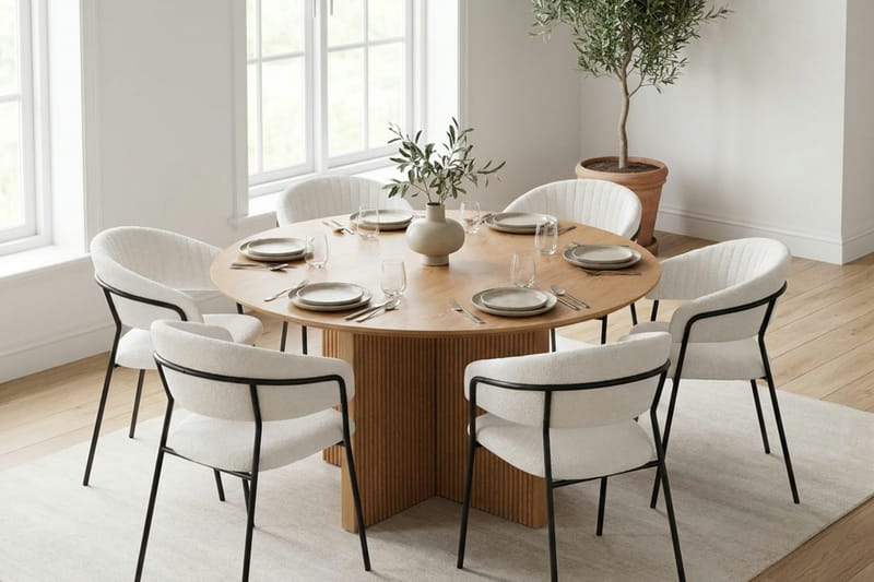 Edda Matgrupp runt 130 cm Ek med 6 Karol Matstolar - Ek - Products - Möbler - Bord & matgrupp - Matgrupp