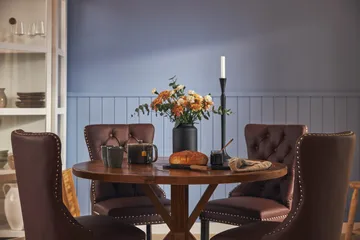 Lyon Matgrupp 120 cm Rund inkl 4 Bergviken Stolar Konstläder - Brun - Products - Möbler - Bord & matgrupp - Matgrupp