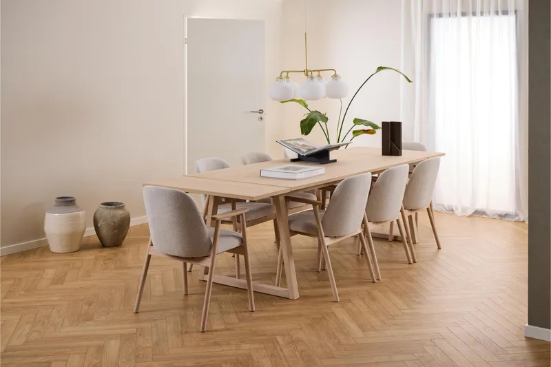 Reciclar Matstol i Bouclé med armstöd i ek trä - Beige - Products - Möbler - Fåtölj & stolar - Karmstol